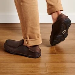OluKai Moloā - Dark Wood / Dark Java -fashion shoes 10128 6348 102 M Moloa DkwDkj Web Opt