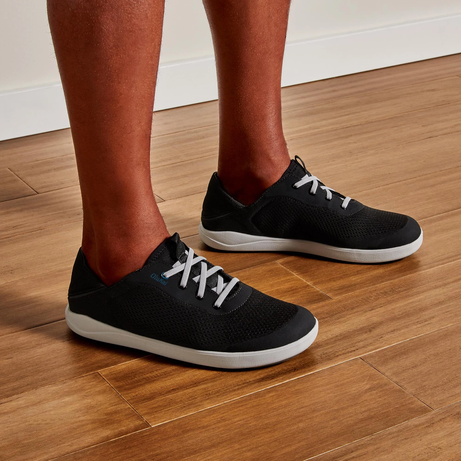 OluKai Moku Pae - Black / Blue Coral 2 OluKai Moku Pae - Black / Blue Coral - Image 2