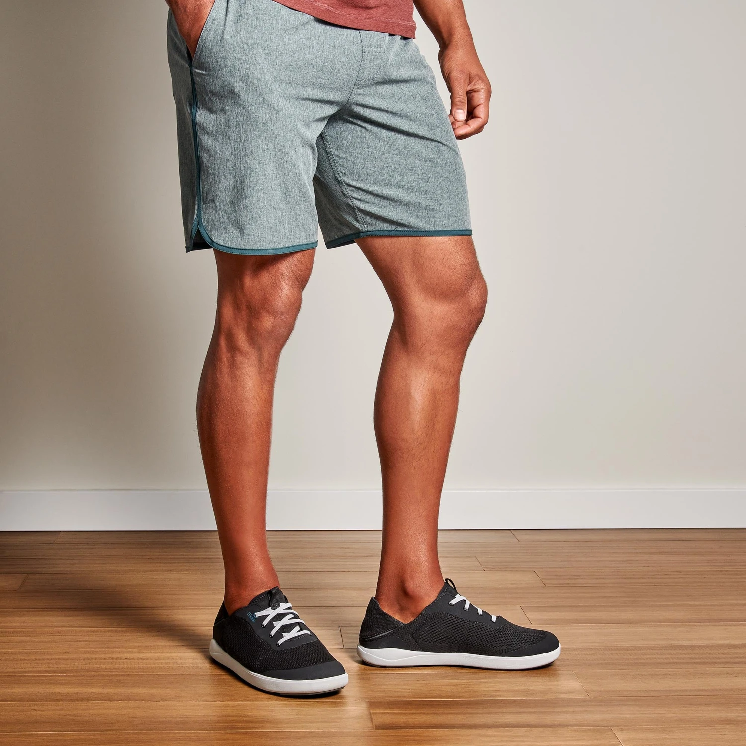 OluKai Moku Pae - Black / Blue Coral 4 OluKai Moku Pae - Black / Blue Coral - Image 4