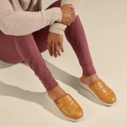 OluKai Mua 'Ili - Golden Sand / Bone -fashion shoes 10502 GS19 102 M MUA ILI GoldenSandBone