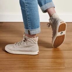 OluKai Pīlahi - Bone -fashion shoes 20461 1919 101 W Pilahi BneBne Web Opt