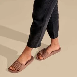 OluKai Kāmola - Tan -fashion shoes 20497 3434 102 W KAMOLA TanTan