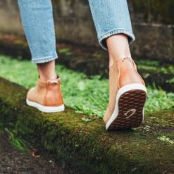 OluKai Hawai‘iloa Manu Hope - Fox / Off White -fashion shoes Hawai iloaManuHope Fox galleryimage 06