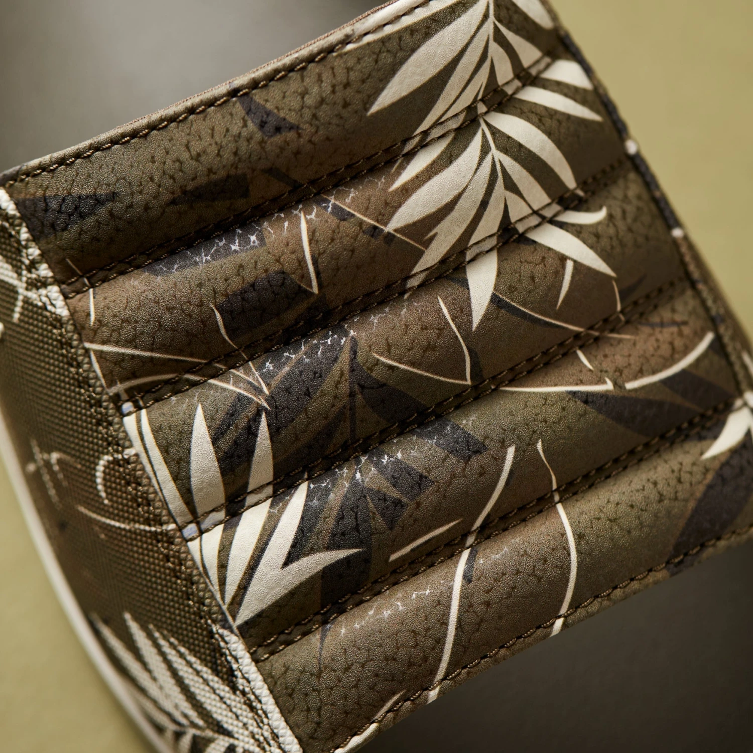 OluKai Maha 'Olu - Hunter / Aloha 2 OluKai Maha 'Olu - Hunter / Aloha - Image 2