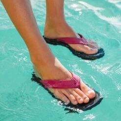 OluKai ‘Ohana - Orchid Flower / Black -fashion shoes Ohana OrchidFlower galleryimage 05