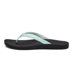 OluKai Women's Puawe Sandals